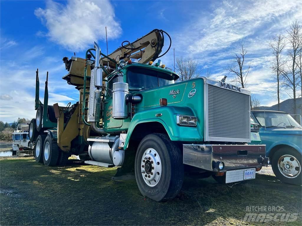 Mack RW700 Лісовози
