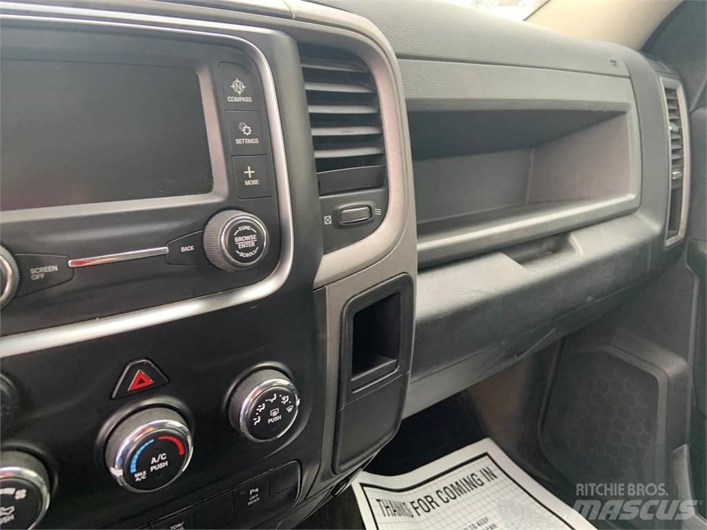 RAM 2500 Пікапи / Бічне розвантаження
