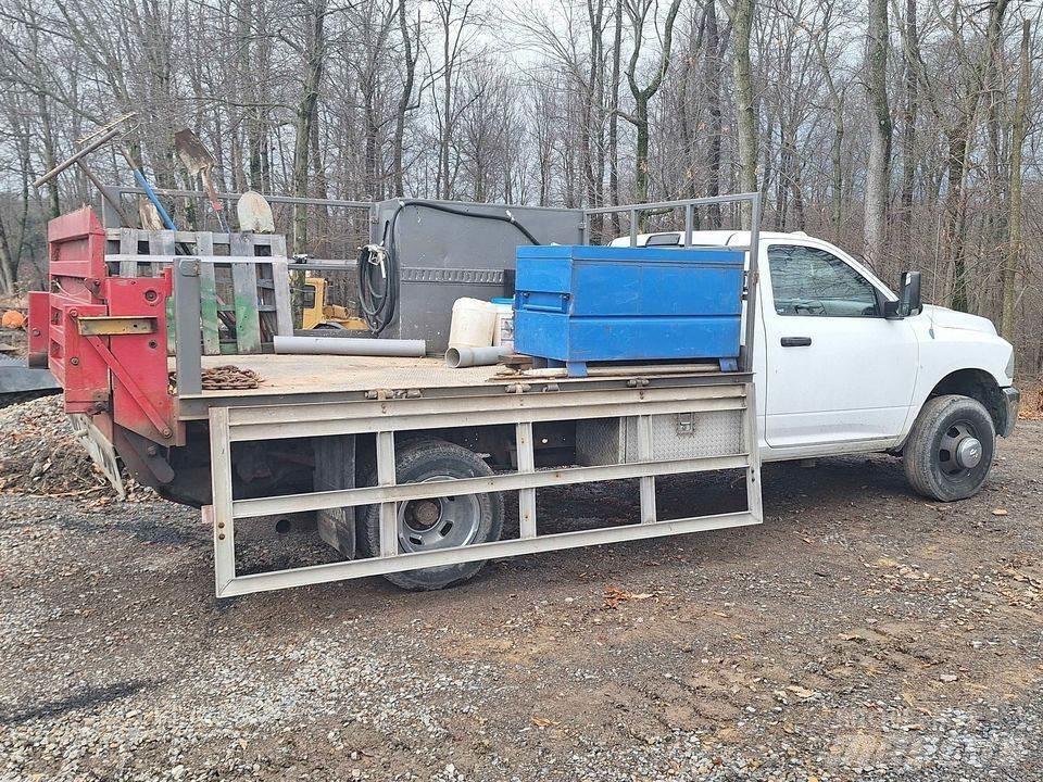 RAM 3500 Пікапи / Бічне розвантаження