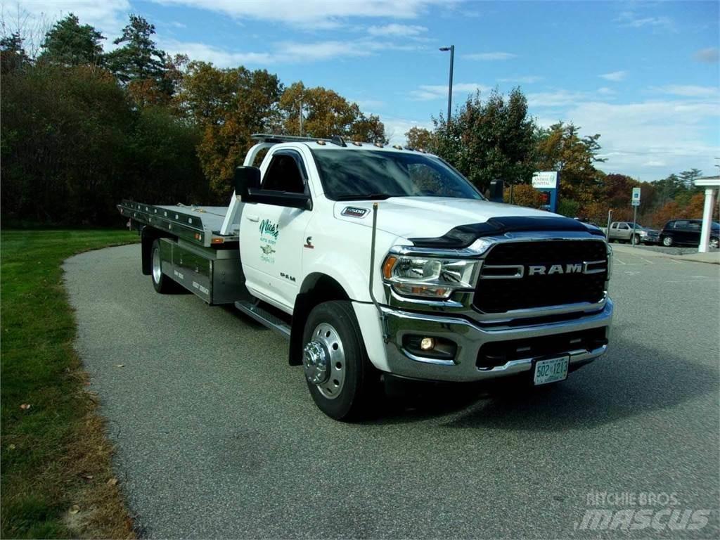 RAM 5500 Вантажівки з гаковим підйомом