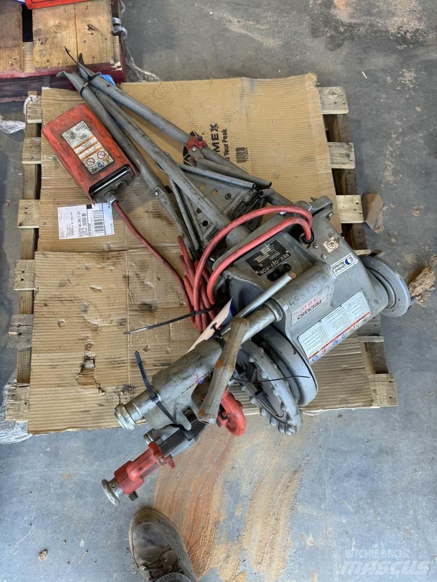 Ridgid 300 Трубозгинальні верстати