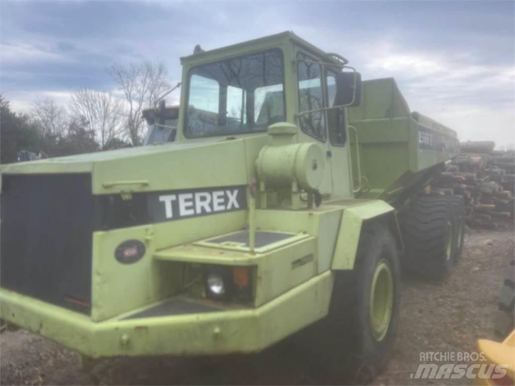 Terex 2566 Панельні фургони