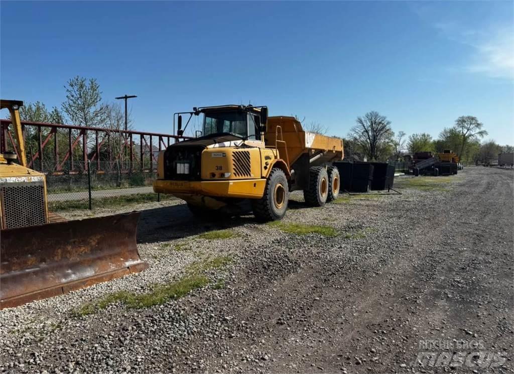 Volvo A25E Зчленовані самоскиди