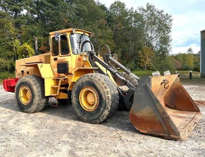 Volvo L120 Фронтальні навантажувачі