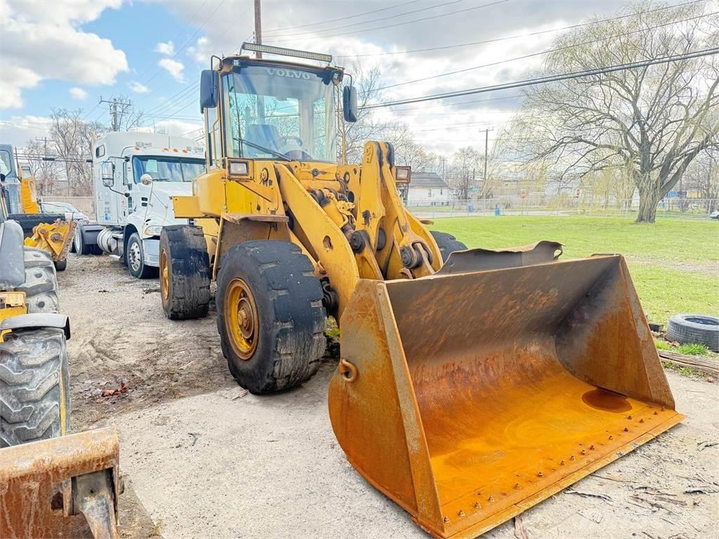 Volvo L90D Фронтальні навантажувачі