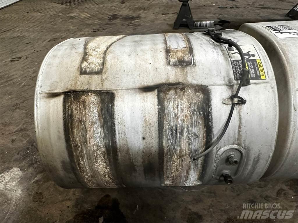 Volvo VNL Вантажівки-цистерни