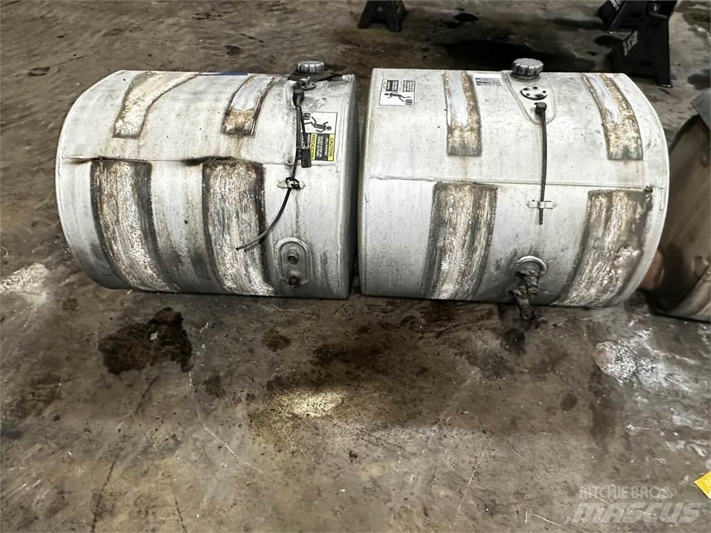 Volvo VNL Вантажівки-цистерни