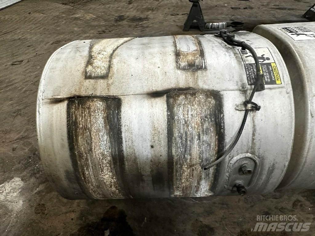 Volvo VNL Вантажівки-цистерни
