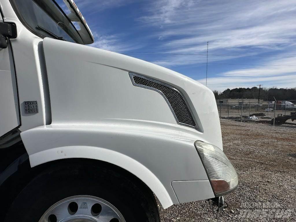 Volvo VNL Транспорт - Інші
