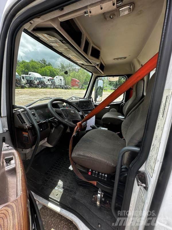 Volvo VNL Транспорт - Інші