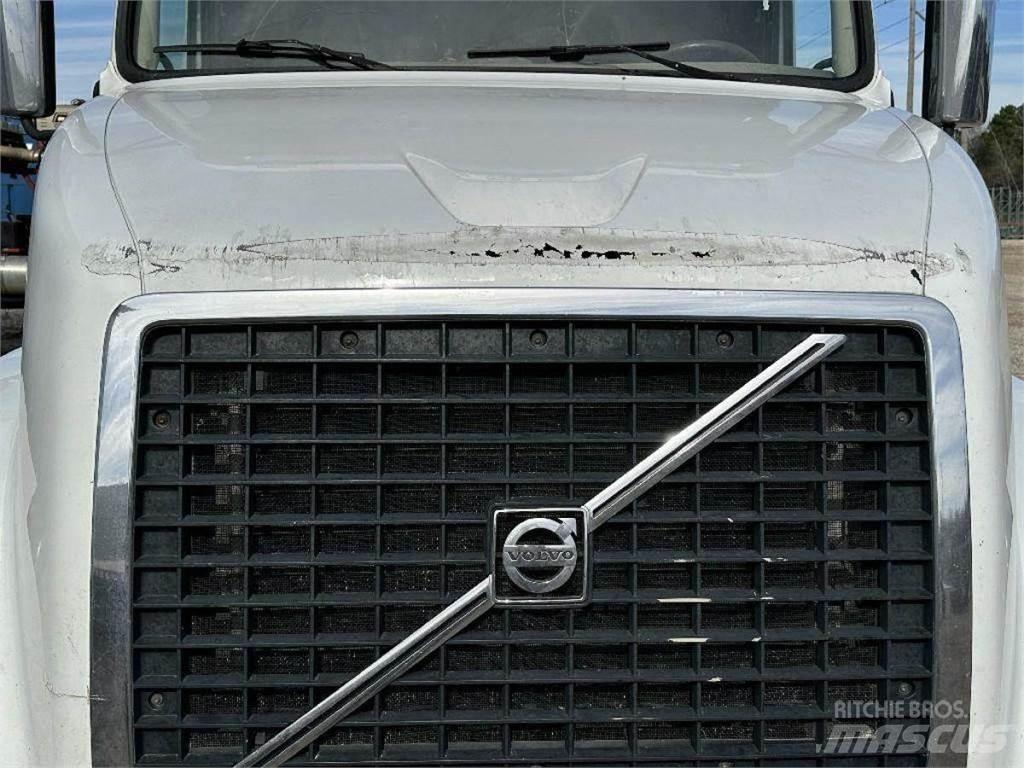 Volvo VNL Транспорт - Інші