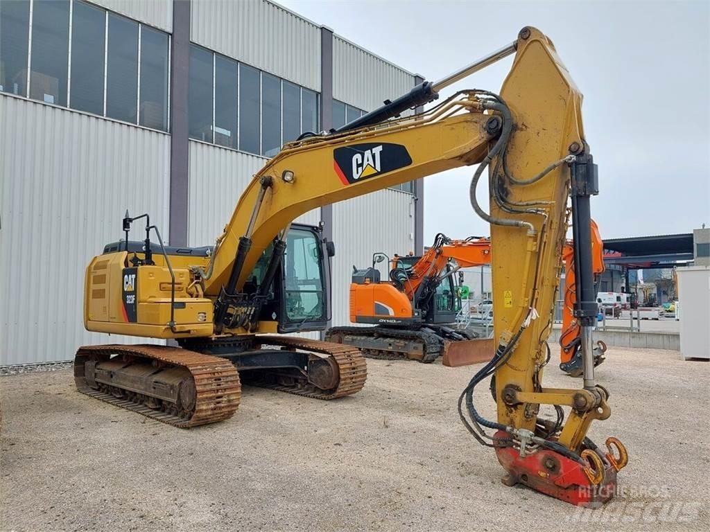 CAT 323F Гусеничні екскаватори
