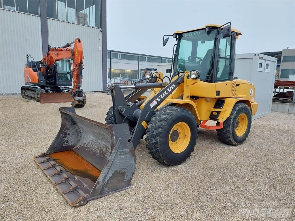 Volvo L30G Фронтальні навантажувачі