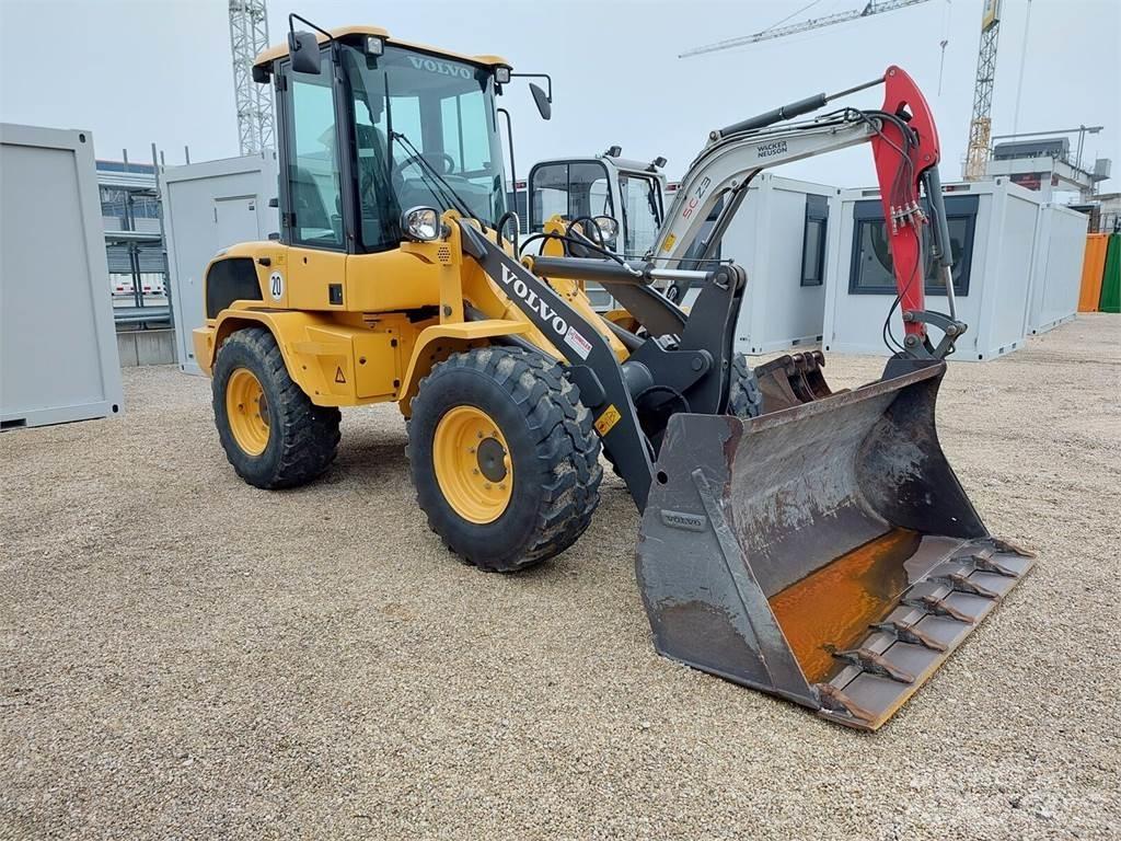Volvo L30G Фронтальні навантажувачі
