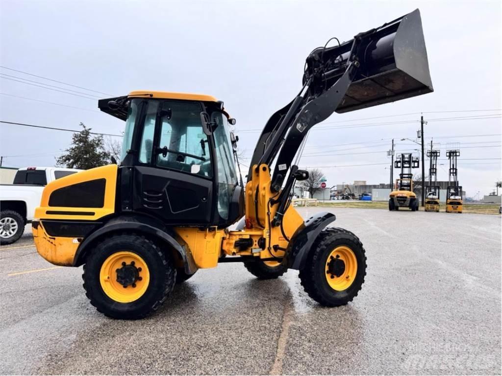 JCB 409 Фронтальні навантажувачі
