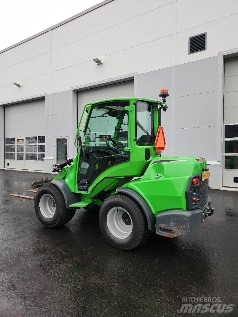 Avant 760i Малі навантажувачі