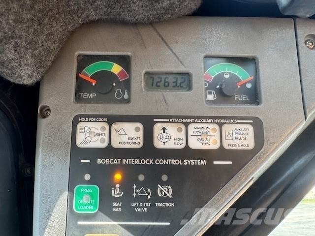 Bobcat A220 Міні-навантажувачі
