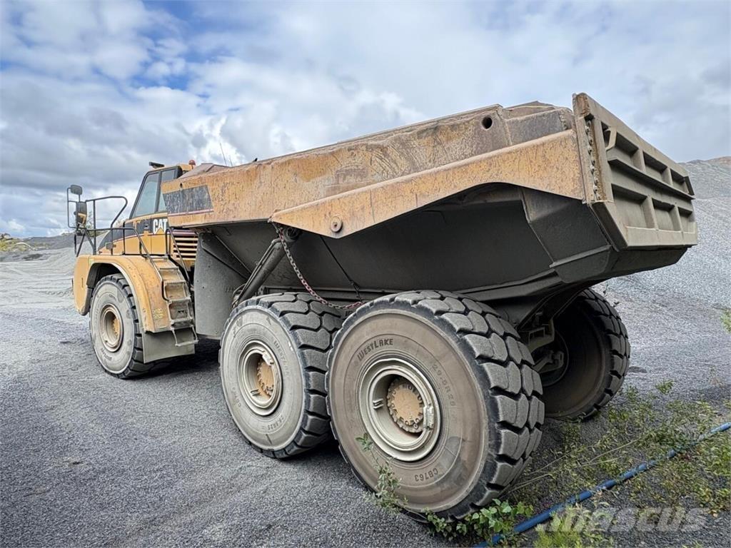 CAT 740 Зчленовані самоскиди