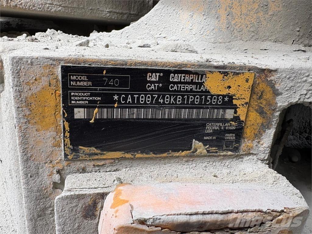CAT 740 Зчленовані самоскиди
