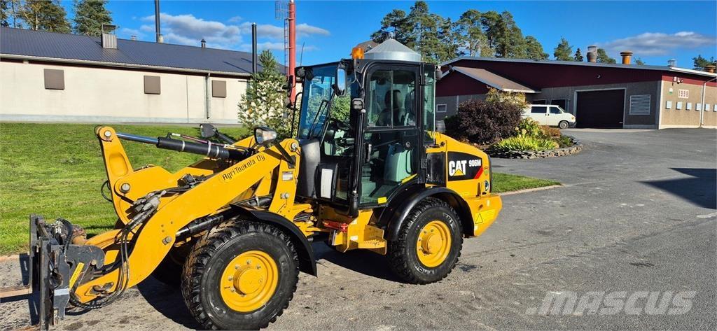 CAT 906M Фронтальні навантажувачі