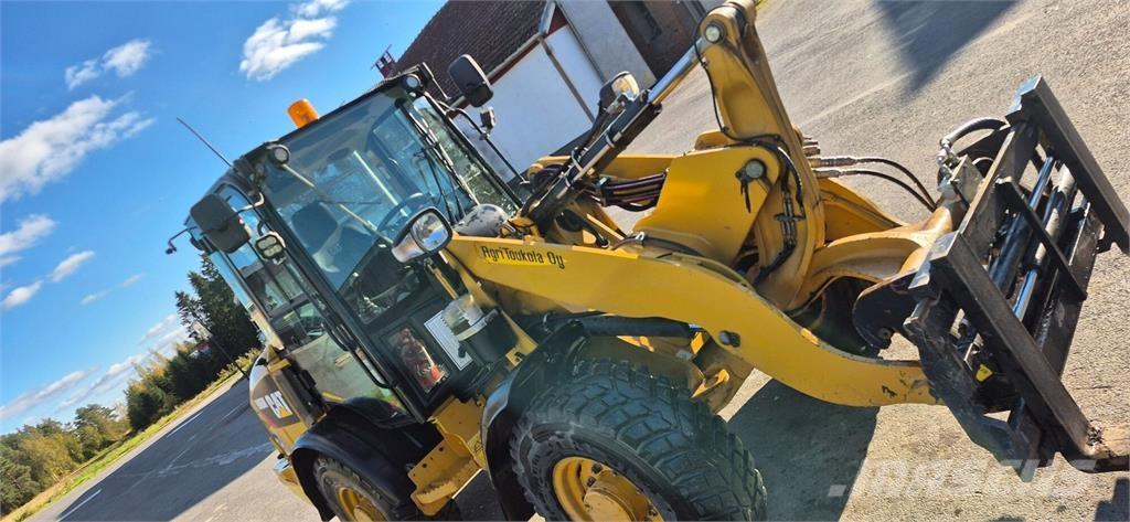 CAT 906M Фронтальні навантажувачі