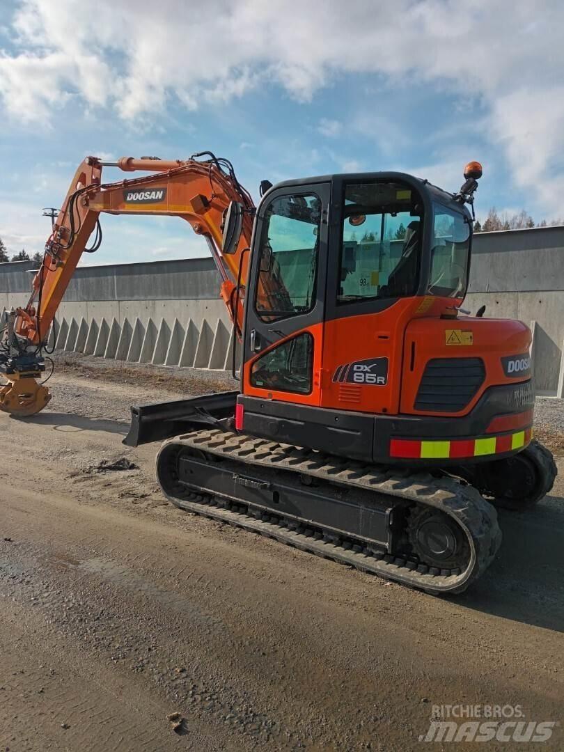 Doosan DX85 R Середні екскаватори 7т. - 12т.