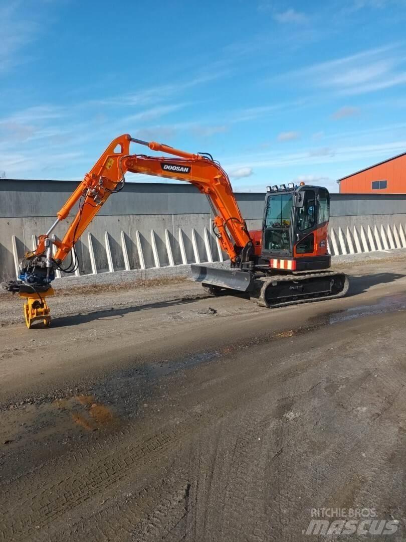 Doosan DX85 R Середні екскаватори 7т. - 12т.