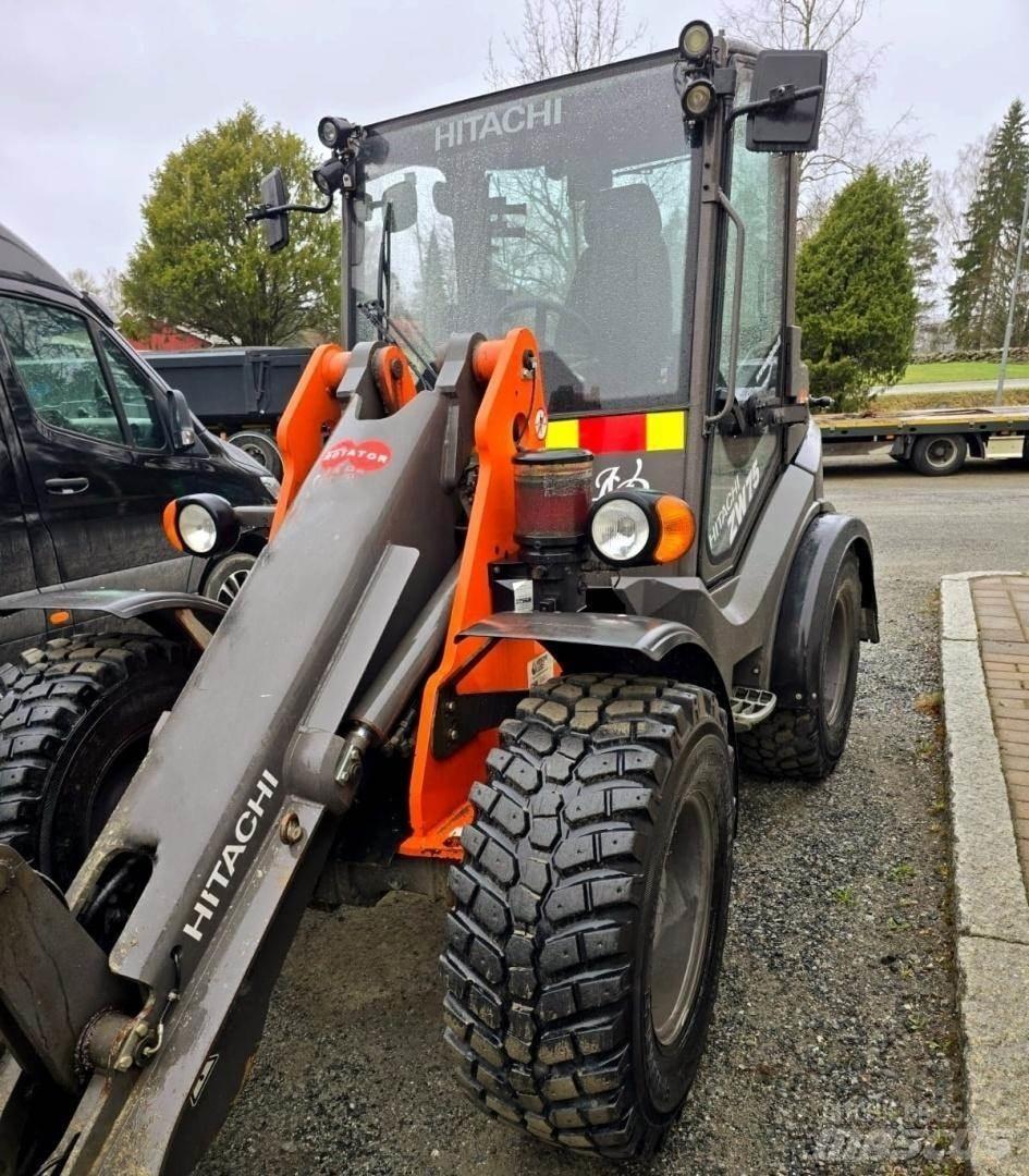 Hitachi ZW75 Малі навантажувачі
