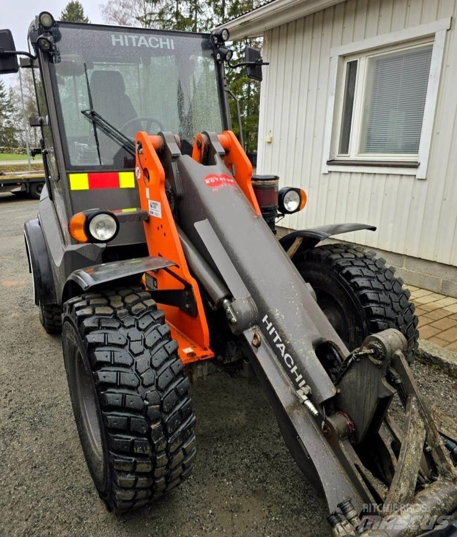 Hitachi ZW75 Малі навантажувачі