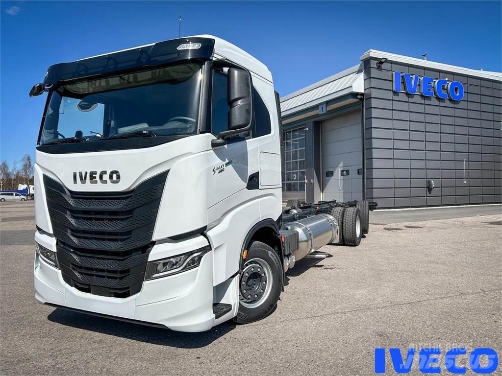Iveco S-Way Вантажівки / спеціальні