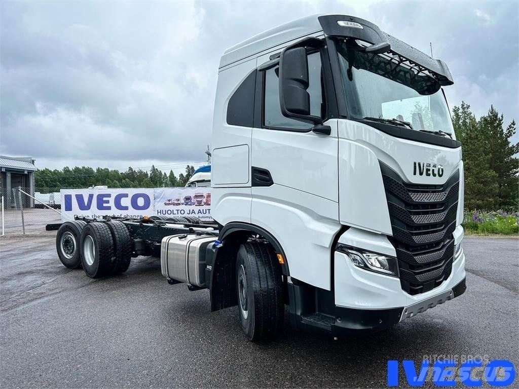 Iveco X-WAY Вантажівки / спеціальні