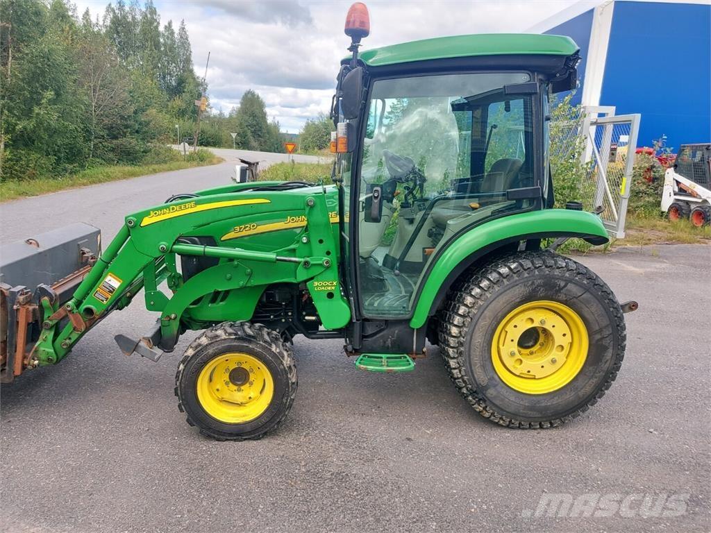 John Deere 3720 Трактори