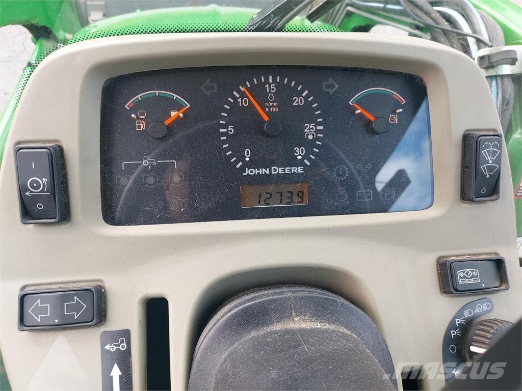 John Deere 3720 Трактори
