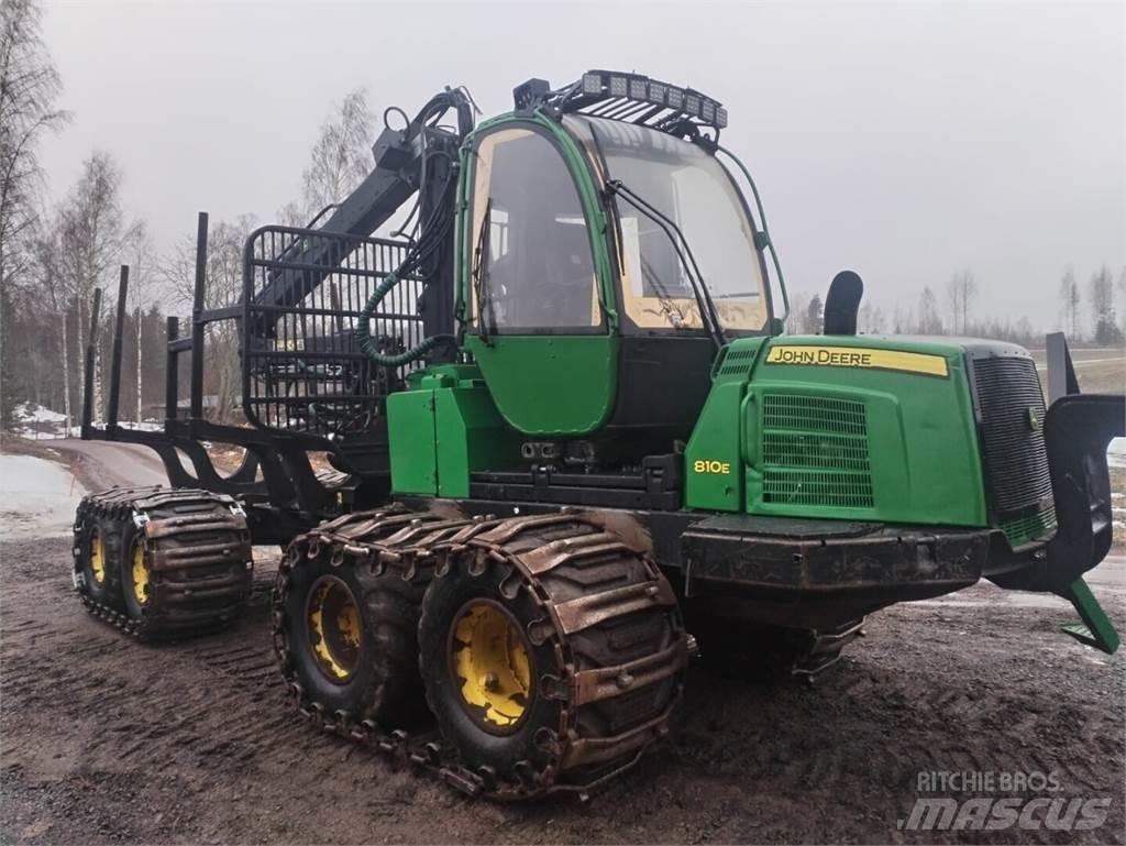 John Deere 810 E Форвардери