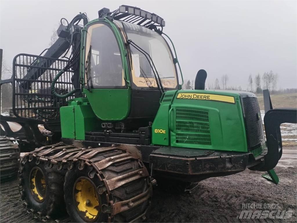 John Deere 810 E Форвардери