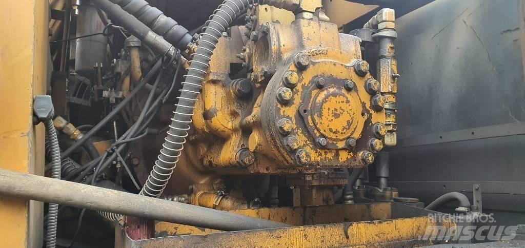 Komatsu PC300-3 Гусеничні екскаватори