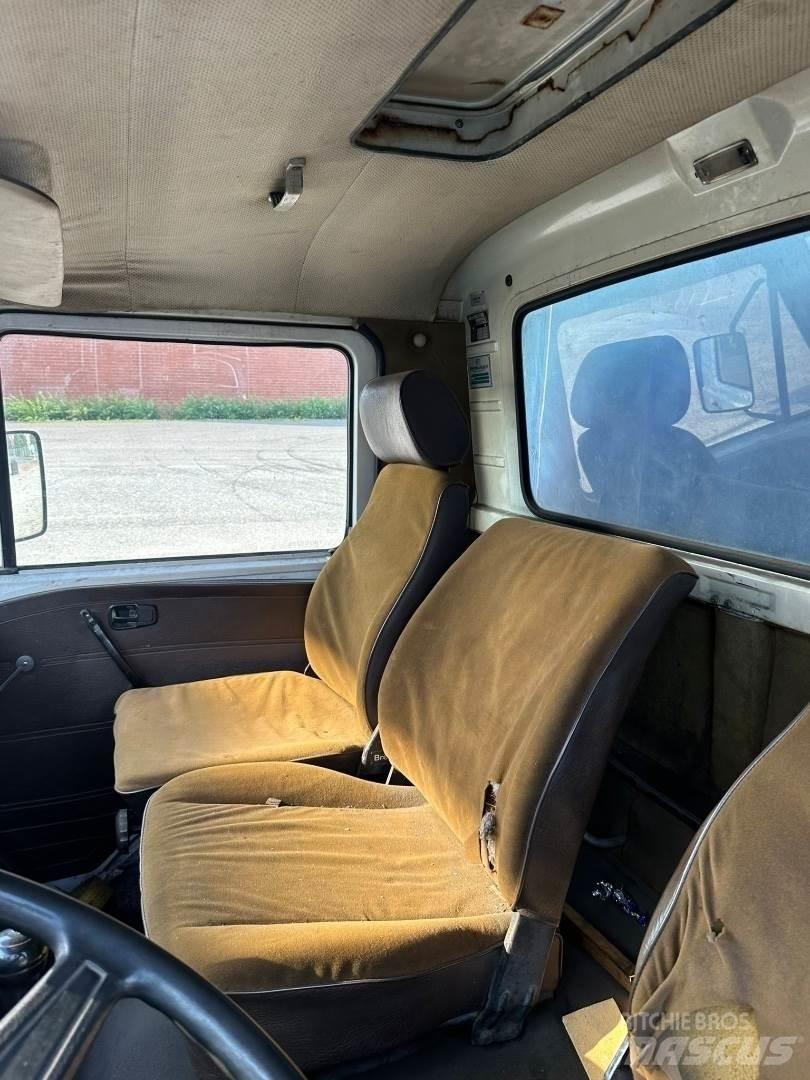 MAN Vw 9.136 Тентовані вантажівки
