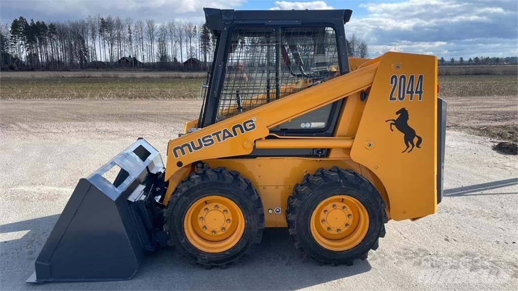 Mustang 2044 Міні-навантажувачі