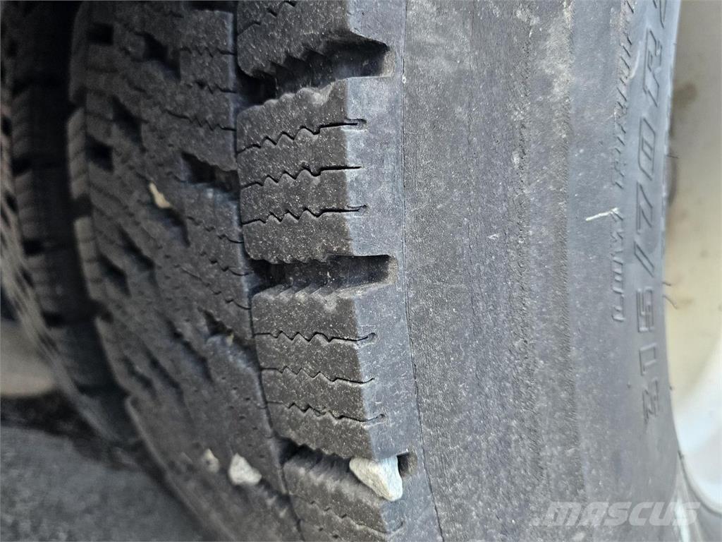 Scania 94L 4X2 Фургони