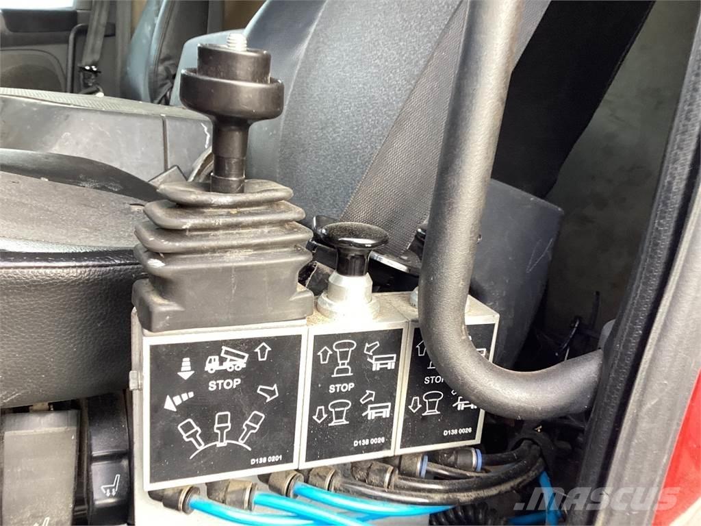 Scania P 320 Вантажівки з гаковим підйомом