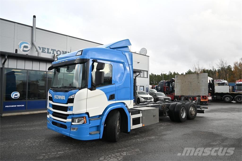 Scania P370 6x2*4 Шасі з кабіною