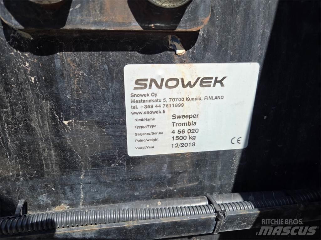 Snowek Trombia Підмітальні машини