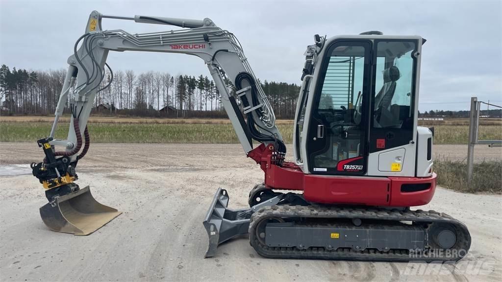Takeuchi TB257FR Міні-екскаватори < 7т