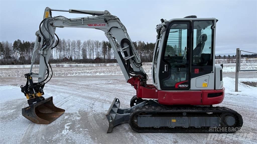 Takeuchi TB257FR Міні-екскаватори < 7т