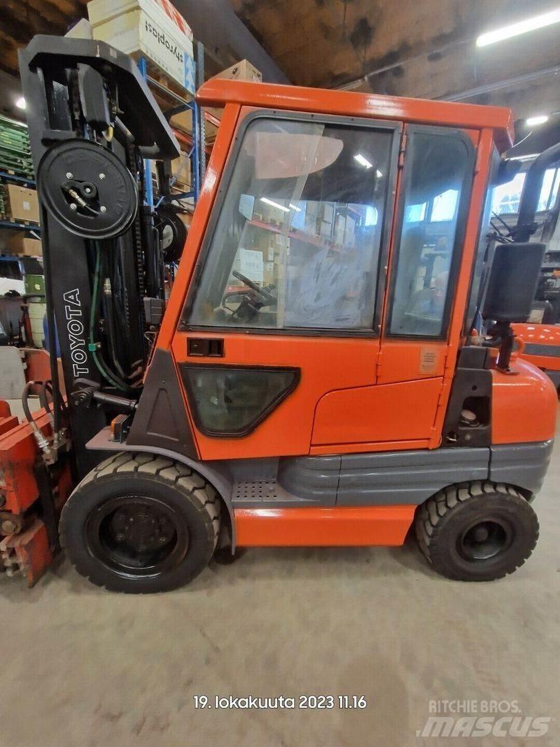 Toyota 02-6FDF30 Дизельні навантажувачі