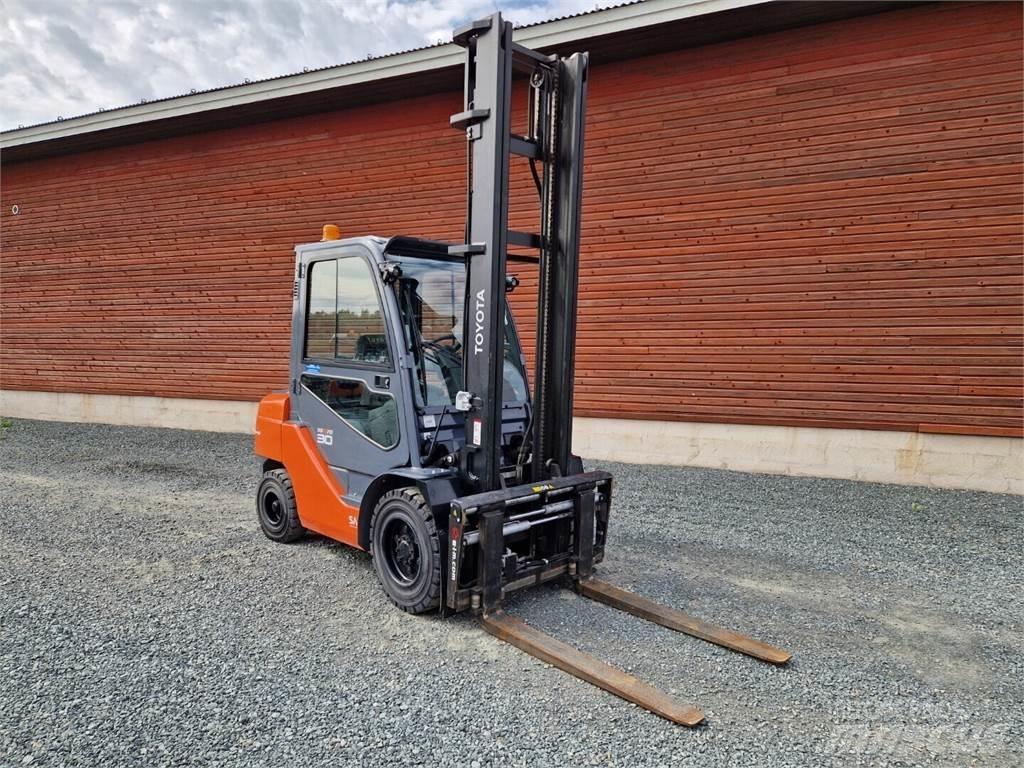 Toyota 02-8FDF30 Дизельні навантажувачі