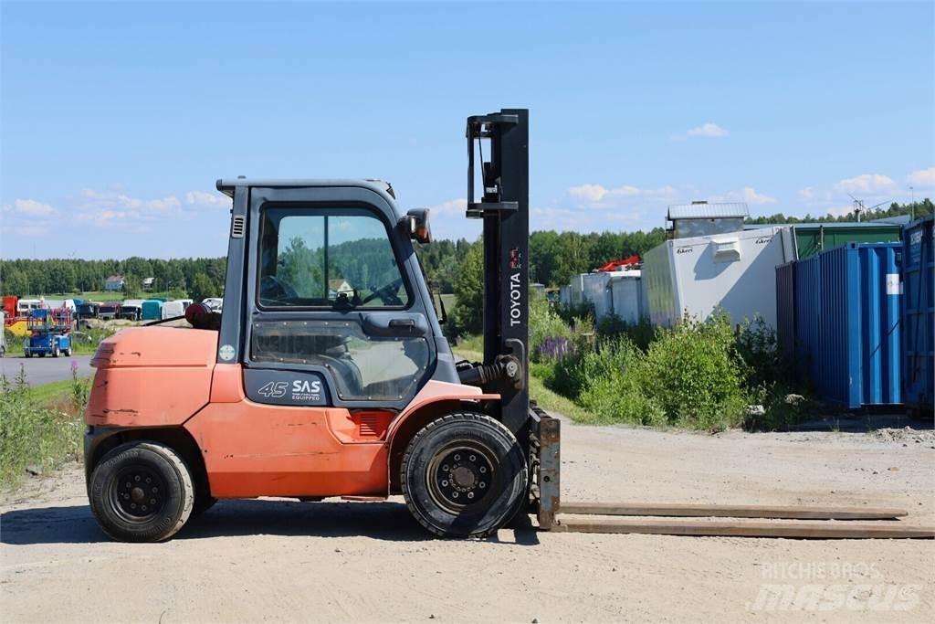 Toyota 7FD40 Дизельні навантажувачі
