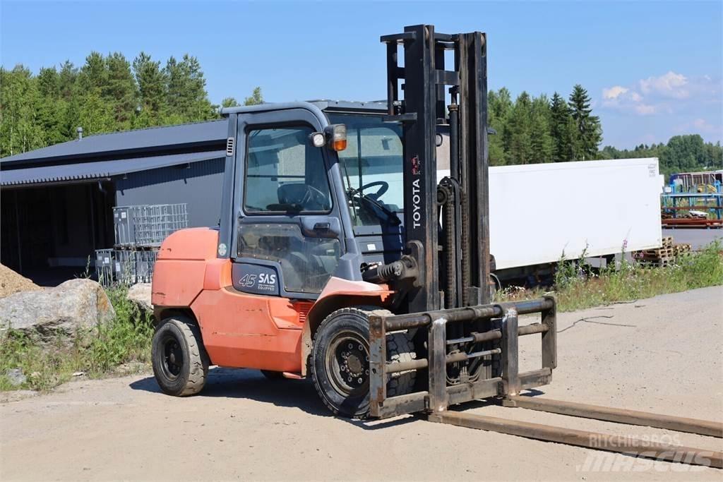 Toyota 7FD40 Дизельні навантажувачі