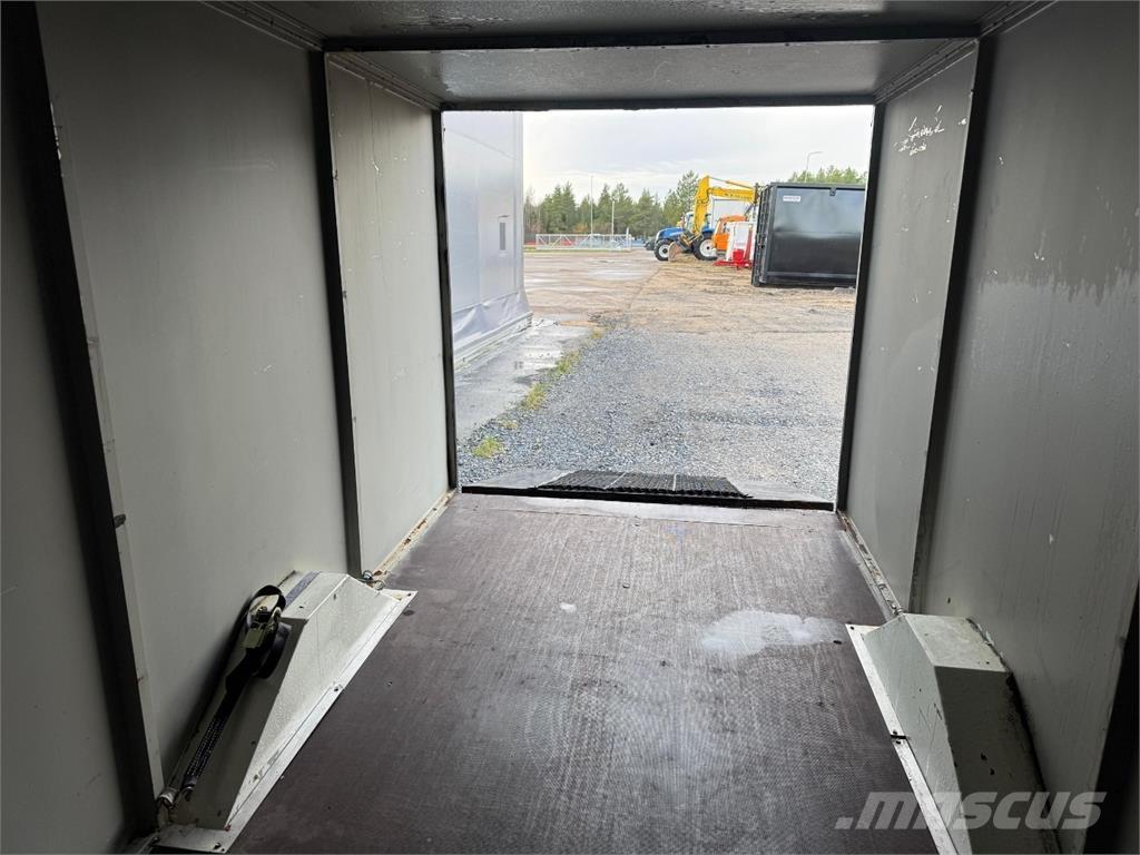  Umpiperäkärry Легкі причепи