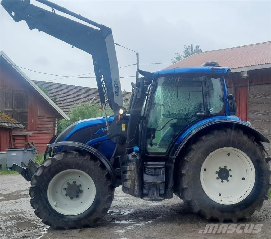 Valtra N134 Трактори